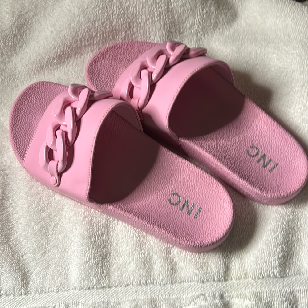 NEW INC Poolside Sandals 🩴 Pink Size 9 
Chain Look. Footbed. Summer